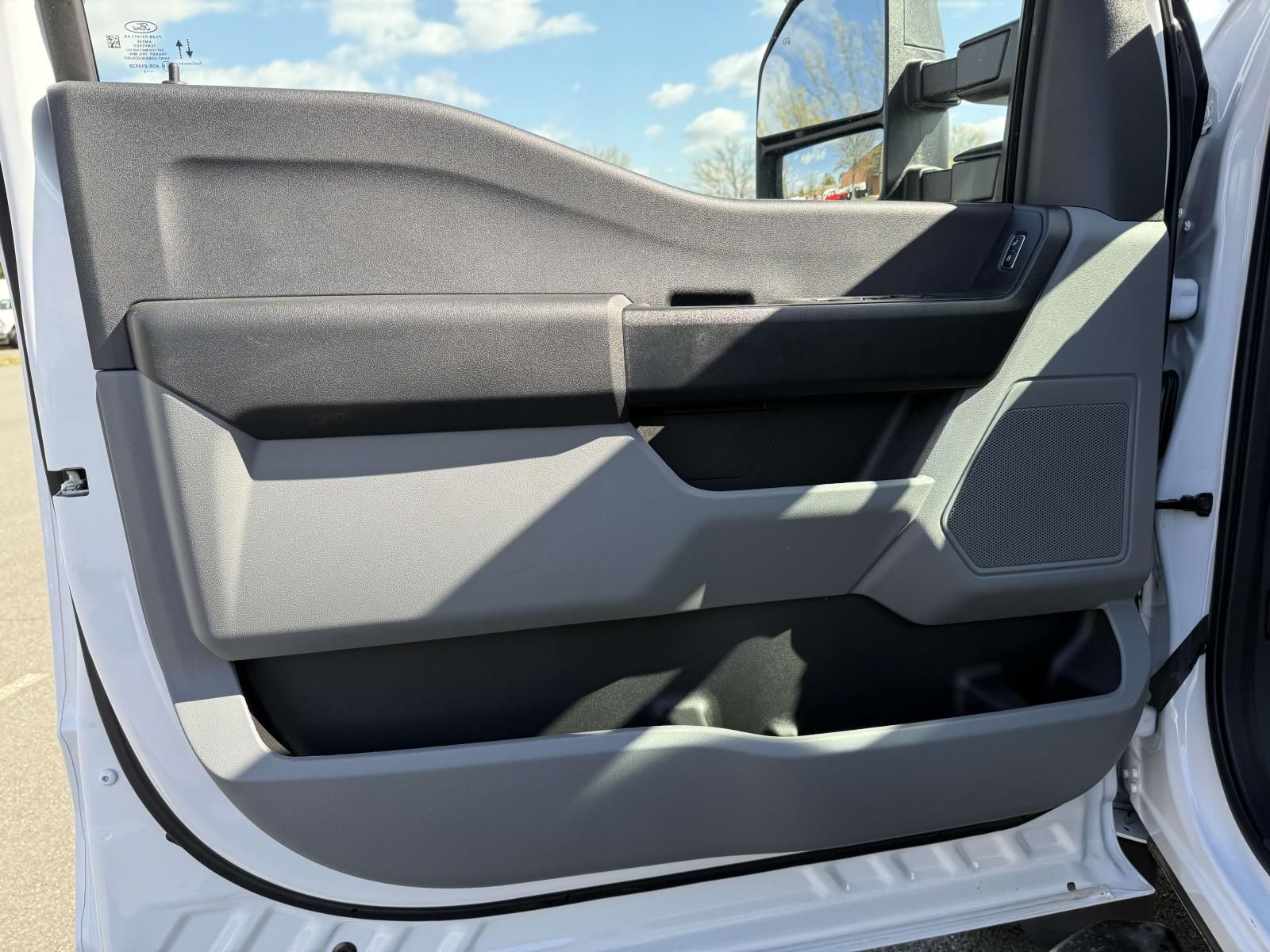2025 Ford F-550 Super Duty Chassis Cab XL - Photo 8