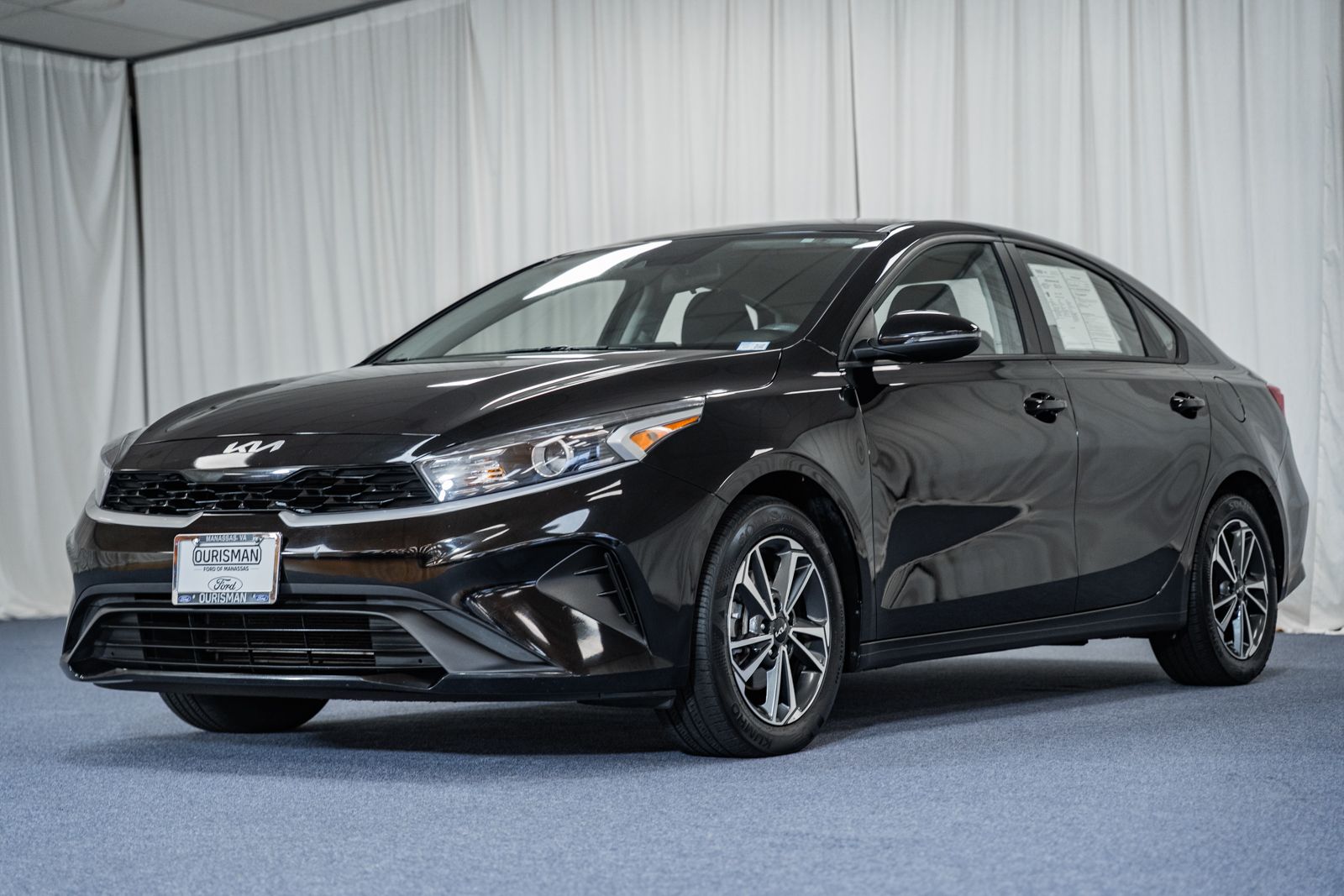 2023 Kia Forte LXS photo 3