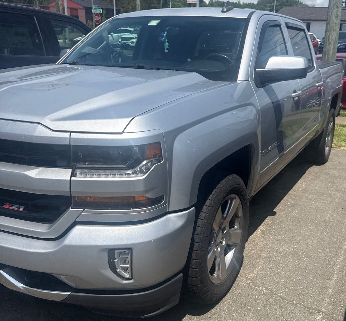 2017 Chevrolet Silverado 1500 LT 4X4 Crew Cab Short Box's photo