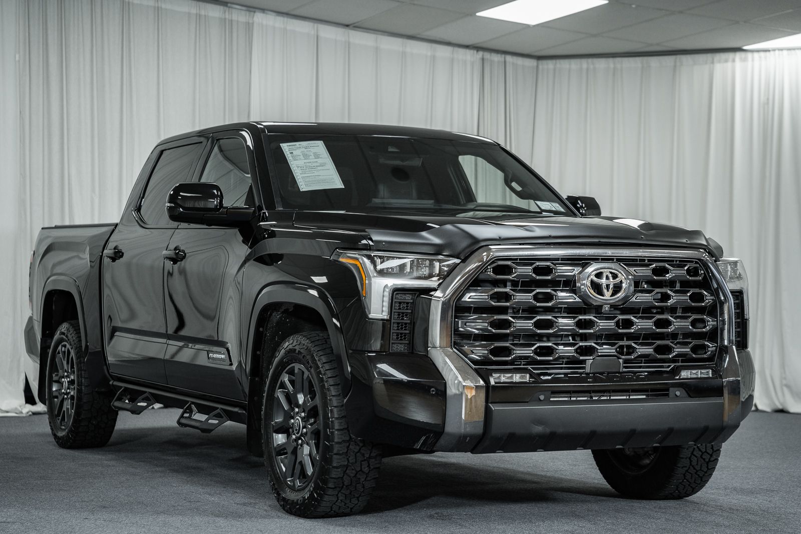 2023 Toyota Tundra Platinum's photo