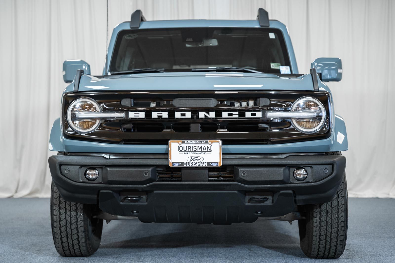 2023 Ford Bronco Outer Banks photo 2