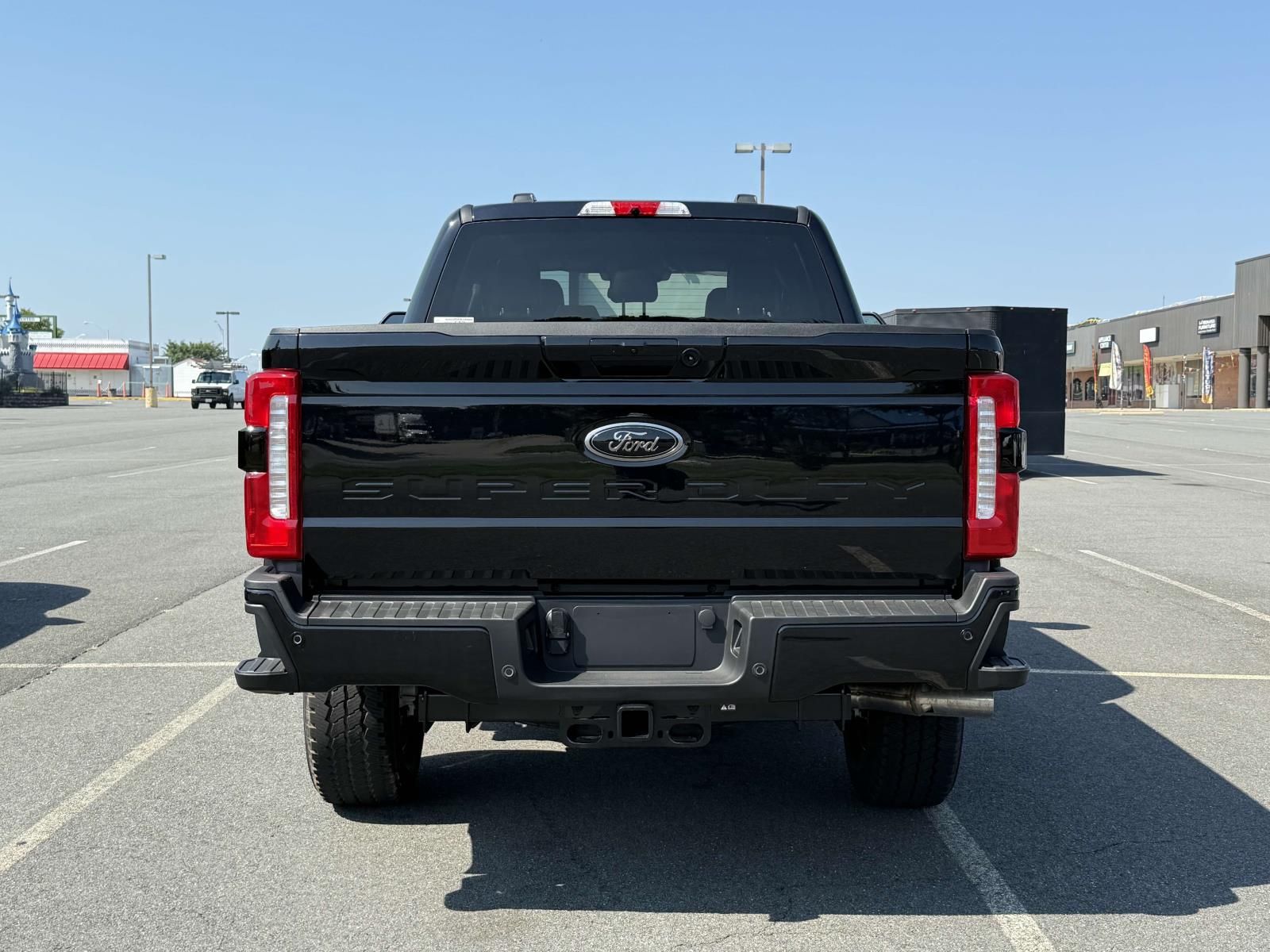 2025 Ford F-350 Lariat photo 3