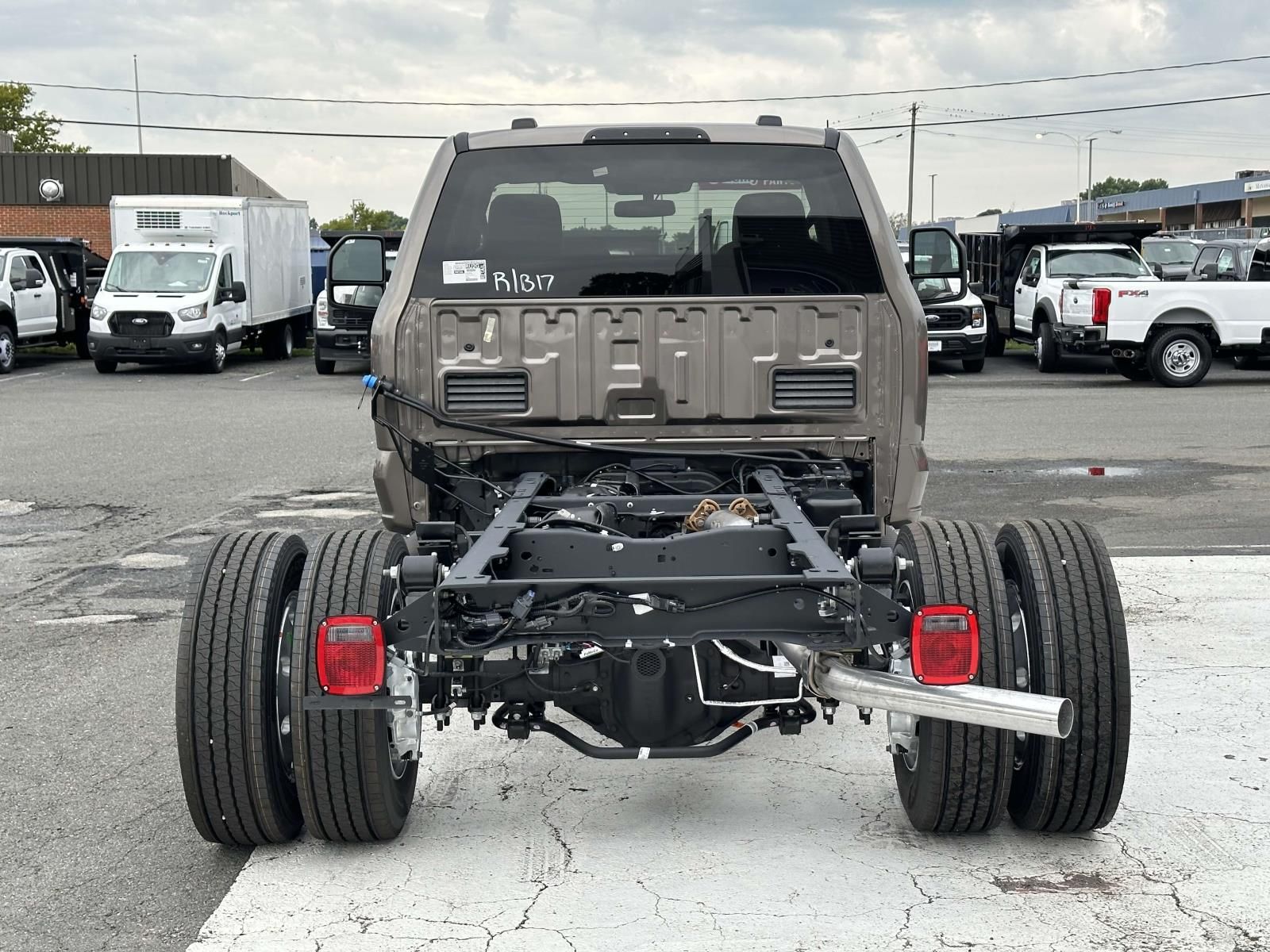 2023 Ford F-600 photo 3