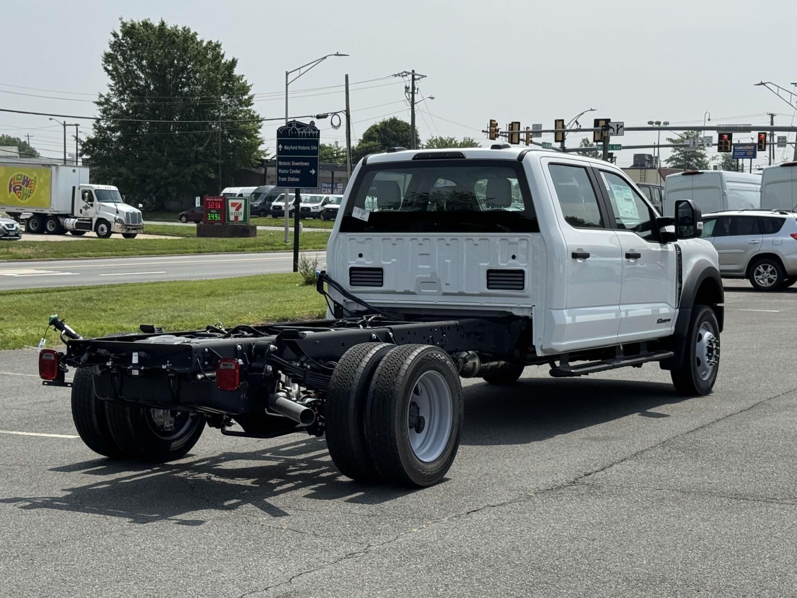 2025 Ford F-550 XL photo 2