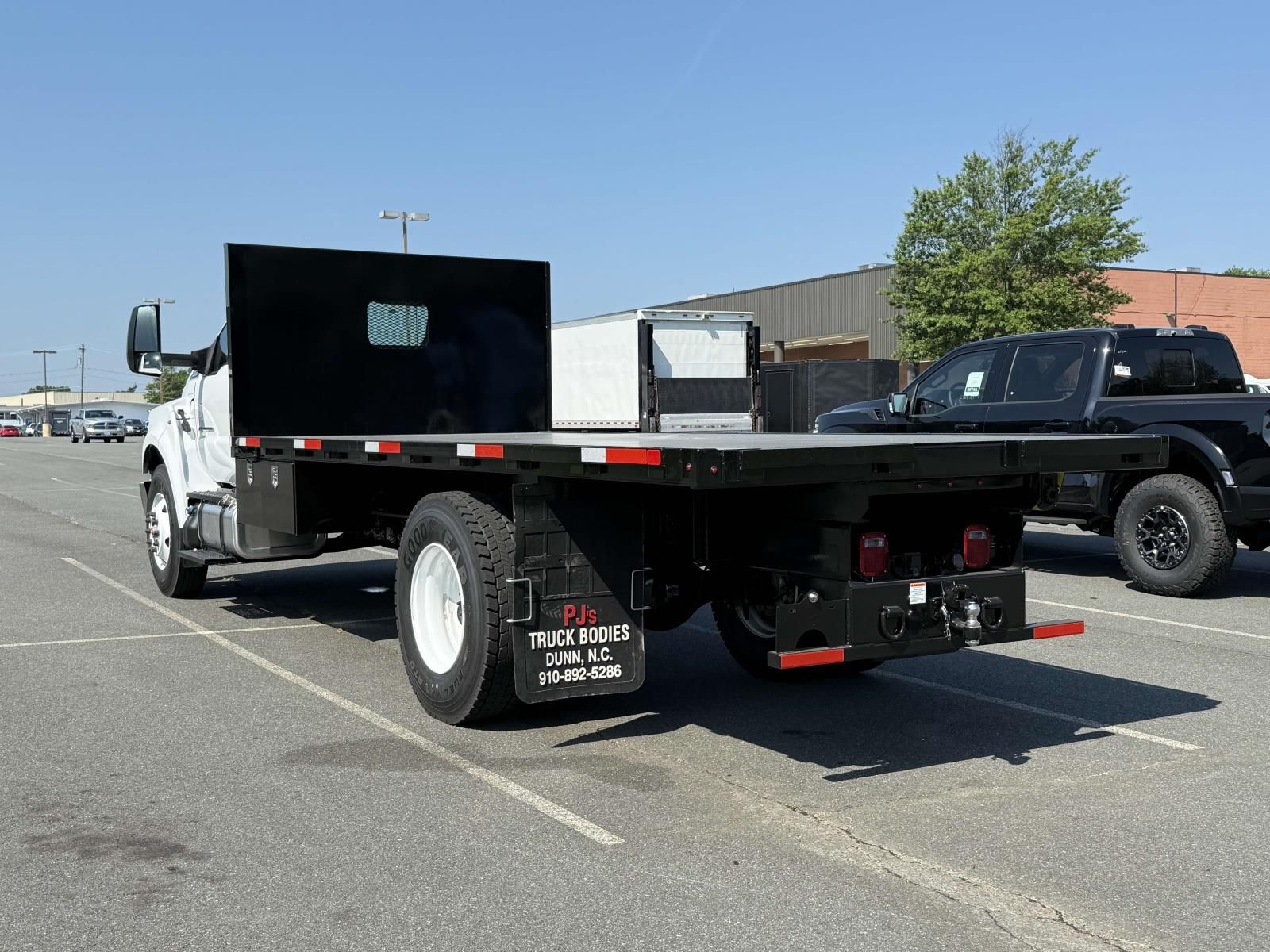 2026 Ford F-650 Base photo 4