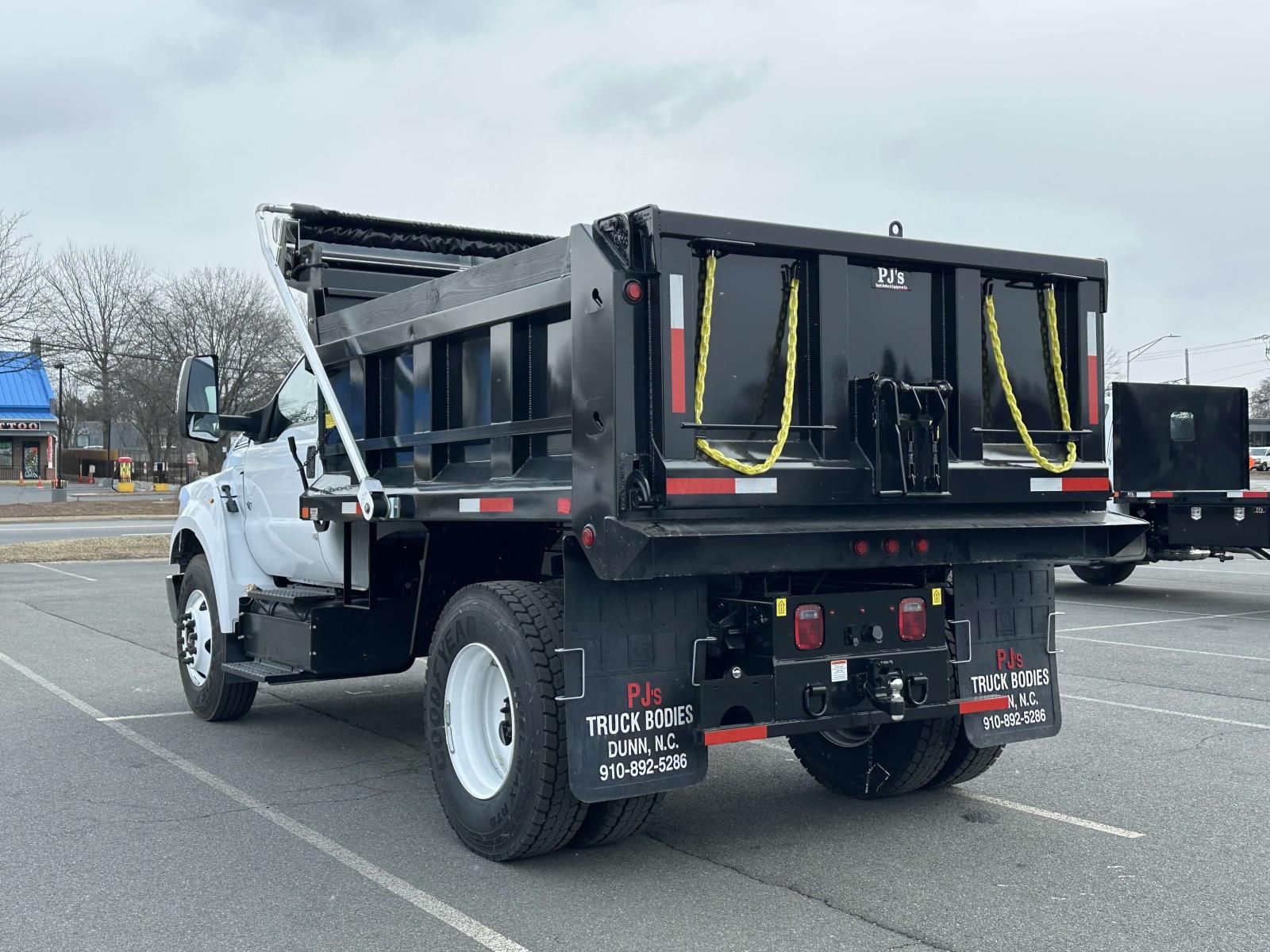 2025 Ford F-650 Base photo 4