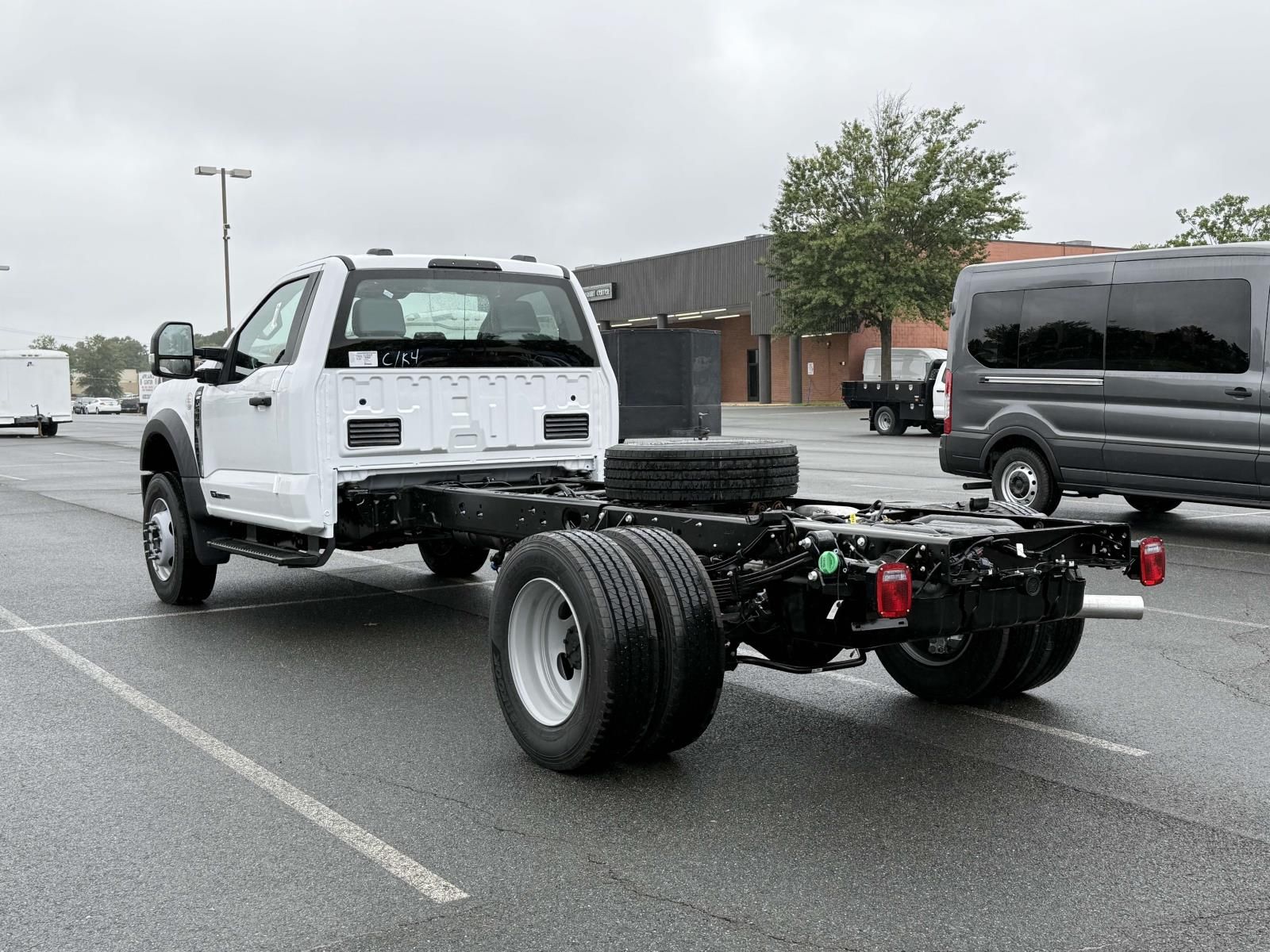 2025 Ford F-600 photo 4