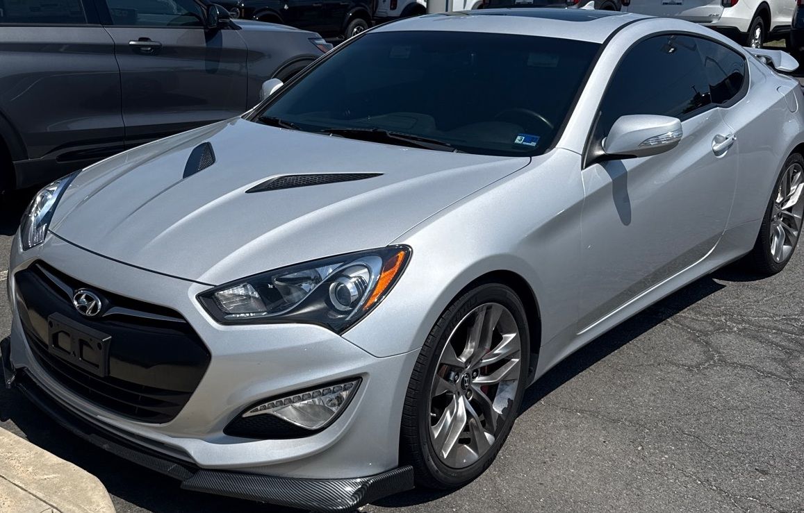 2015 Hyundai Genesis Coupe 3.8 Ultimate 6-Speed M/T's photo