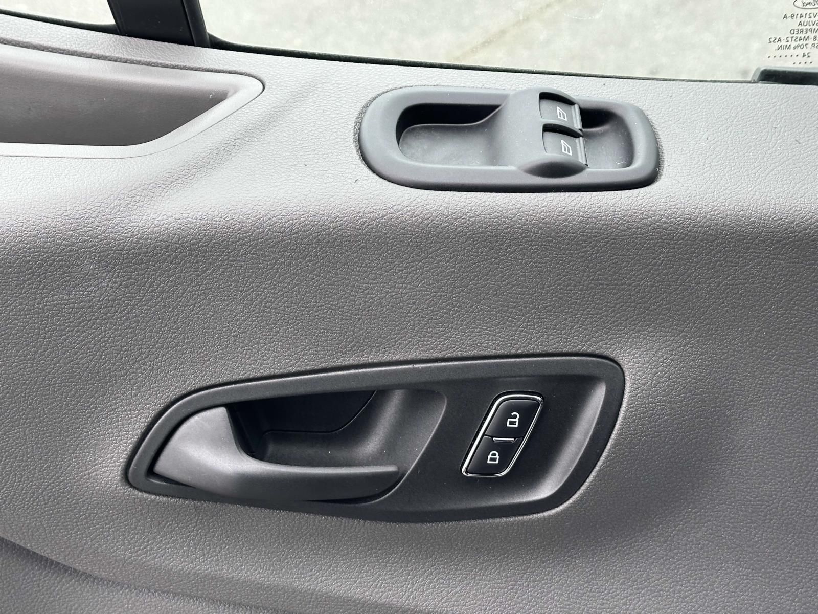 2024 Ford Transit Cutaway Base - Photo 17