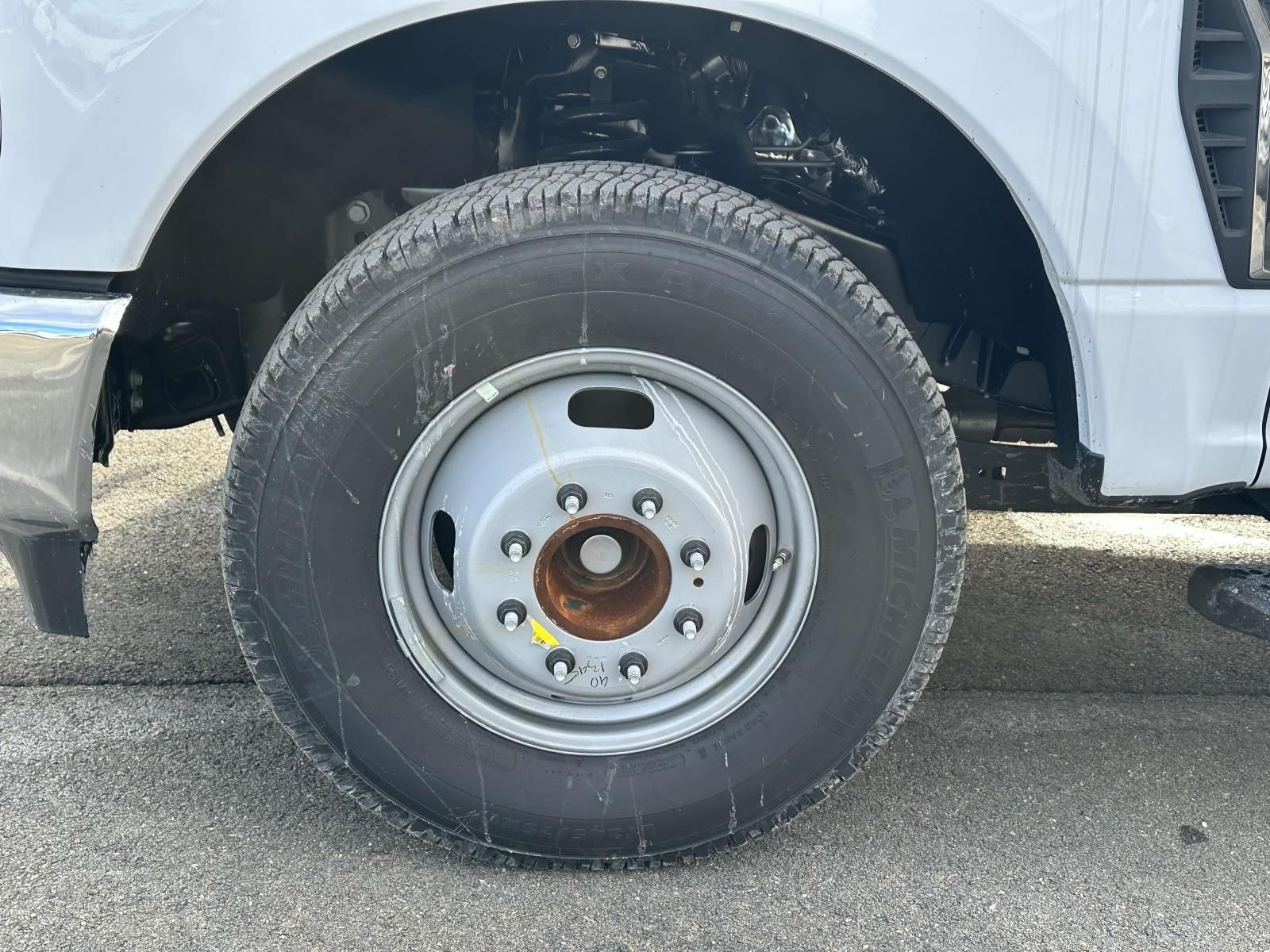 2024 Ford F-350 Super Duty Chassis Cab XL - Photo 7