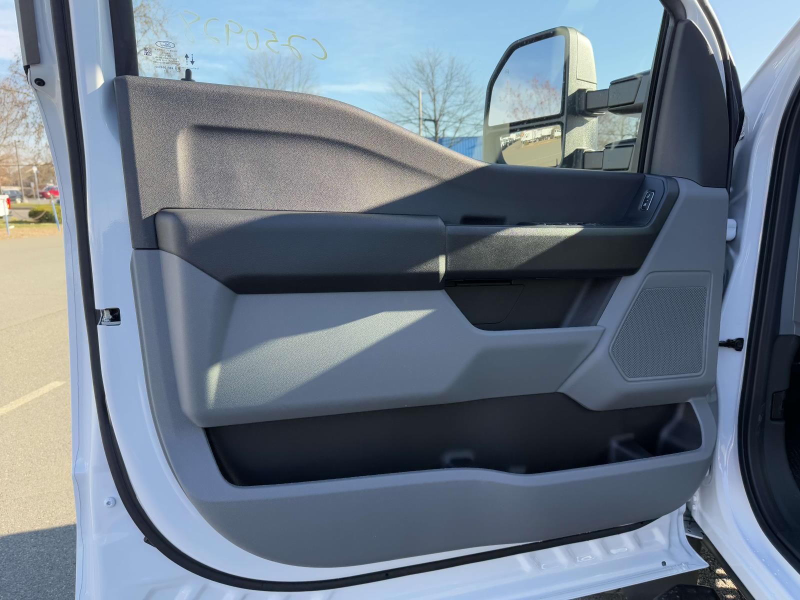 2025 Ford F-550 Super Duty Chassis Cab XL - Photo 8