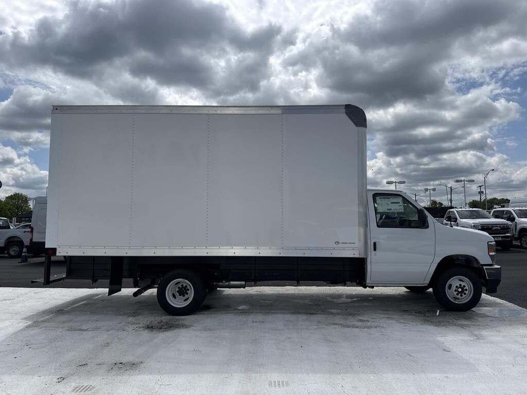 New 2027 Ford E-450 Cutaway Base Cab/Chassis