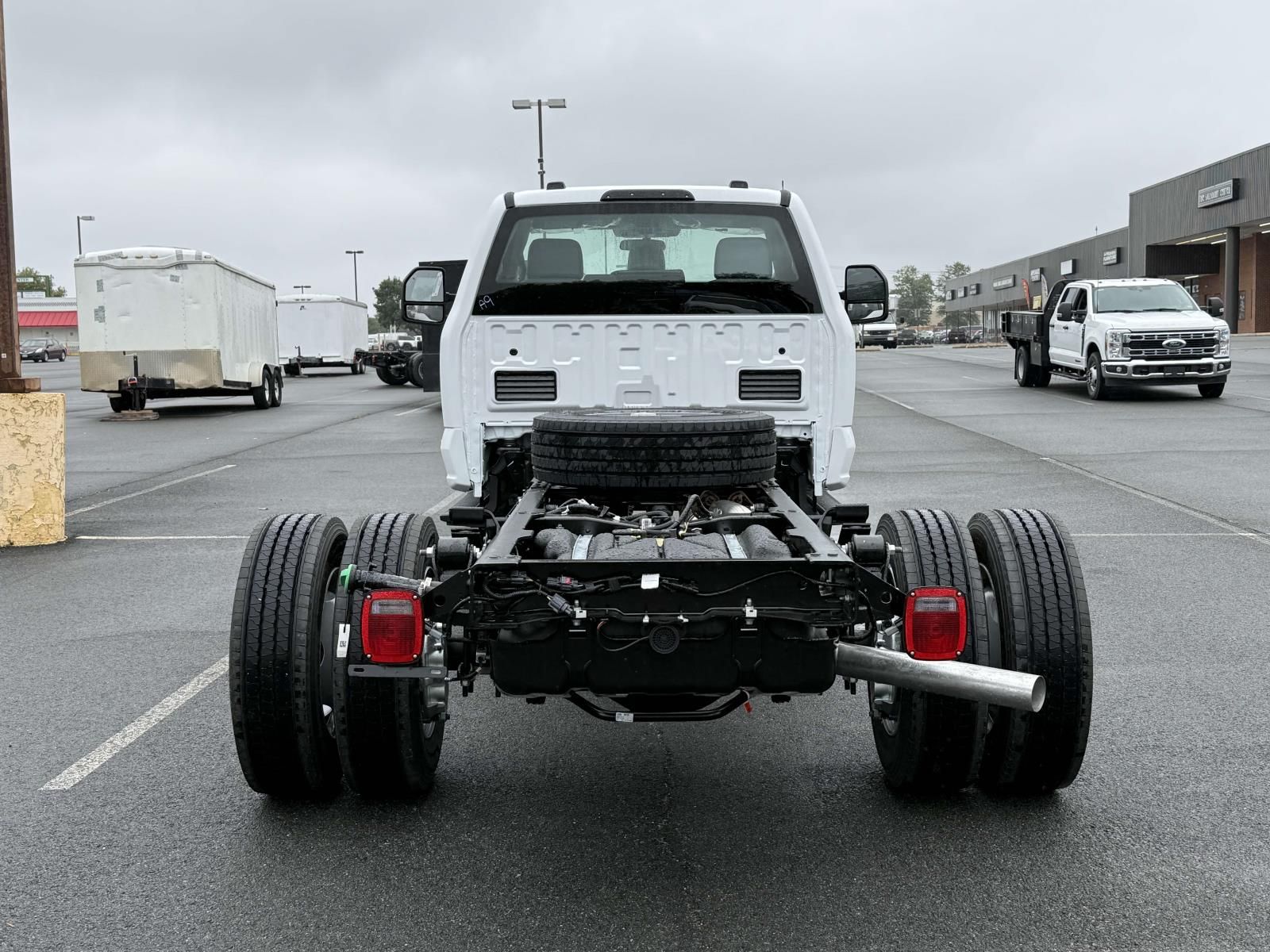 2025 Ford F-600 photo 3