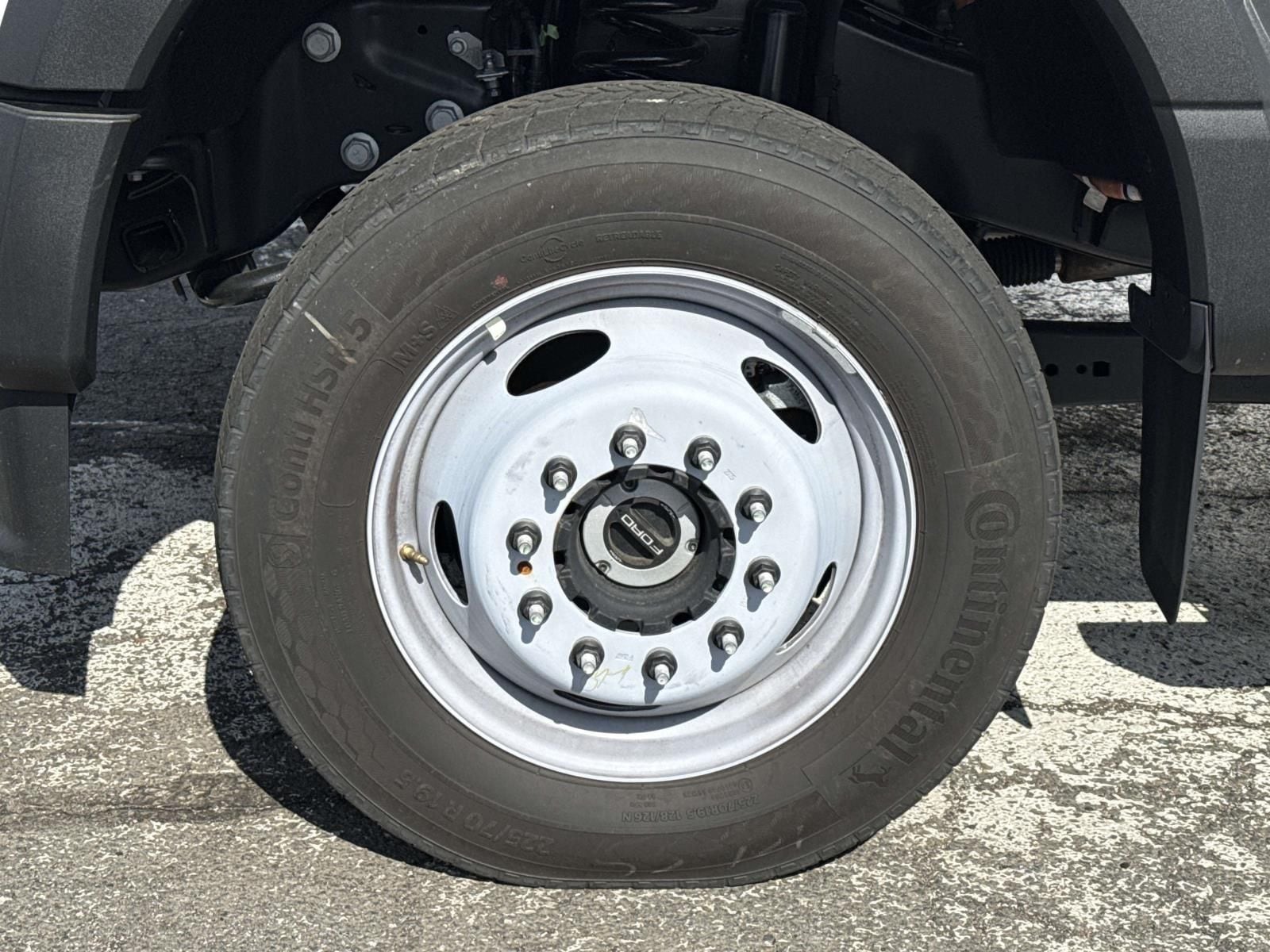 2025 Ford F-550 Super Duty Chassis Cab XL - Photo 9