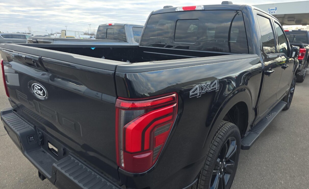 2025 Ford F-150 Lariat photo 2