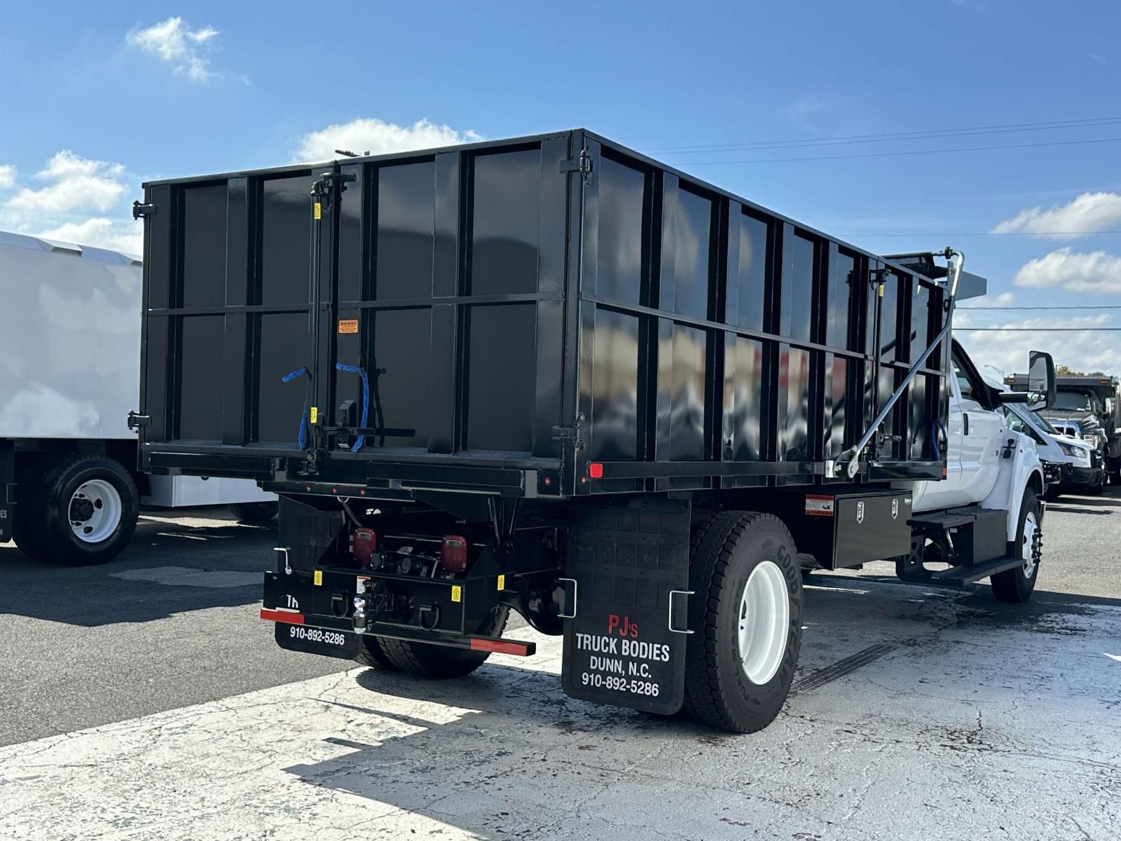2025 Ford F-650 Base photo 2