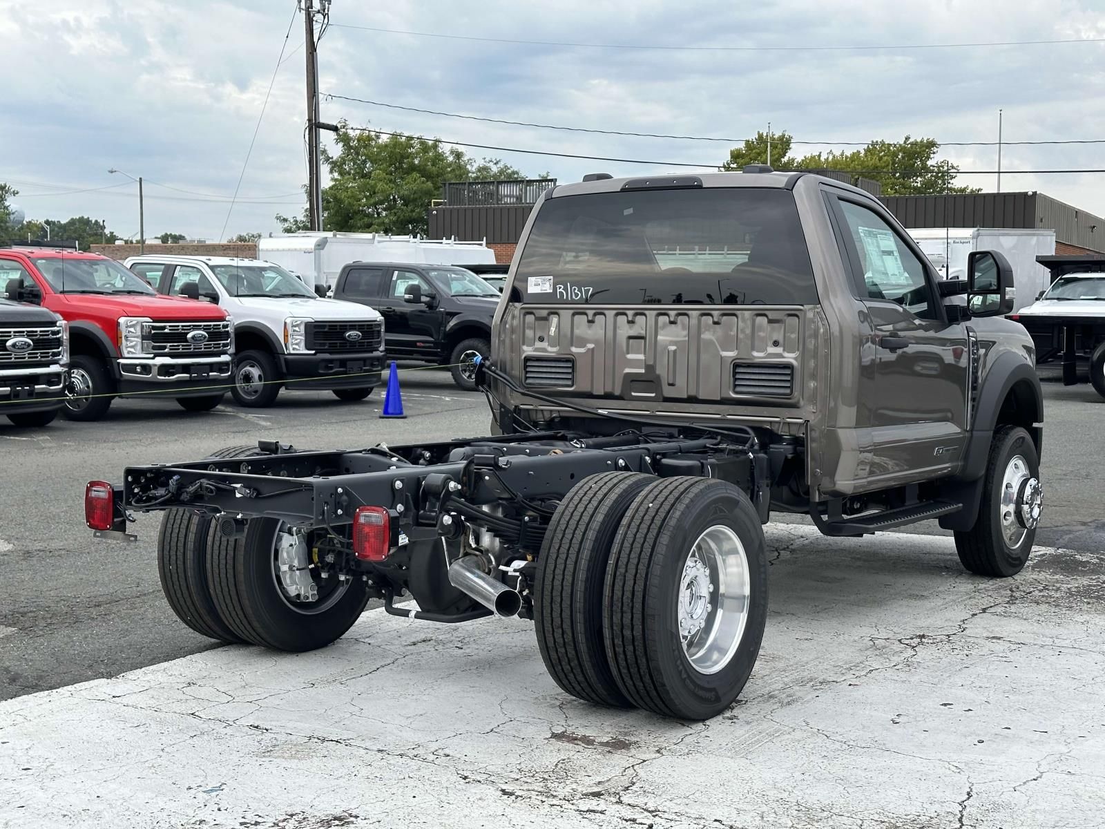 2023 Ford F-600 photo 2