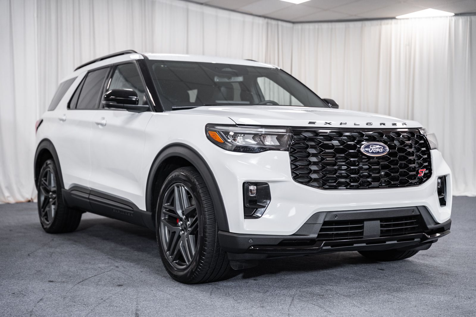 2025 Ford Explorer ST 4WD (PL535)'s photo