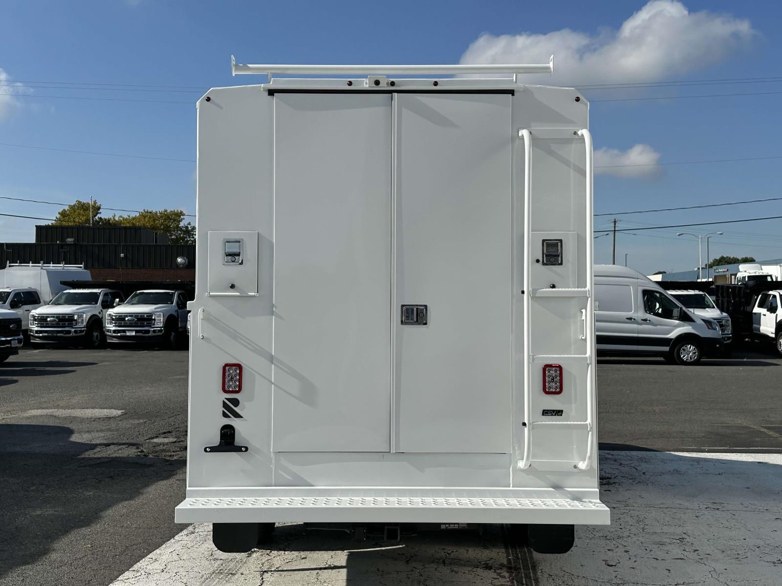 2025 Ford E-350 photo 3
