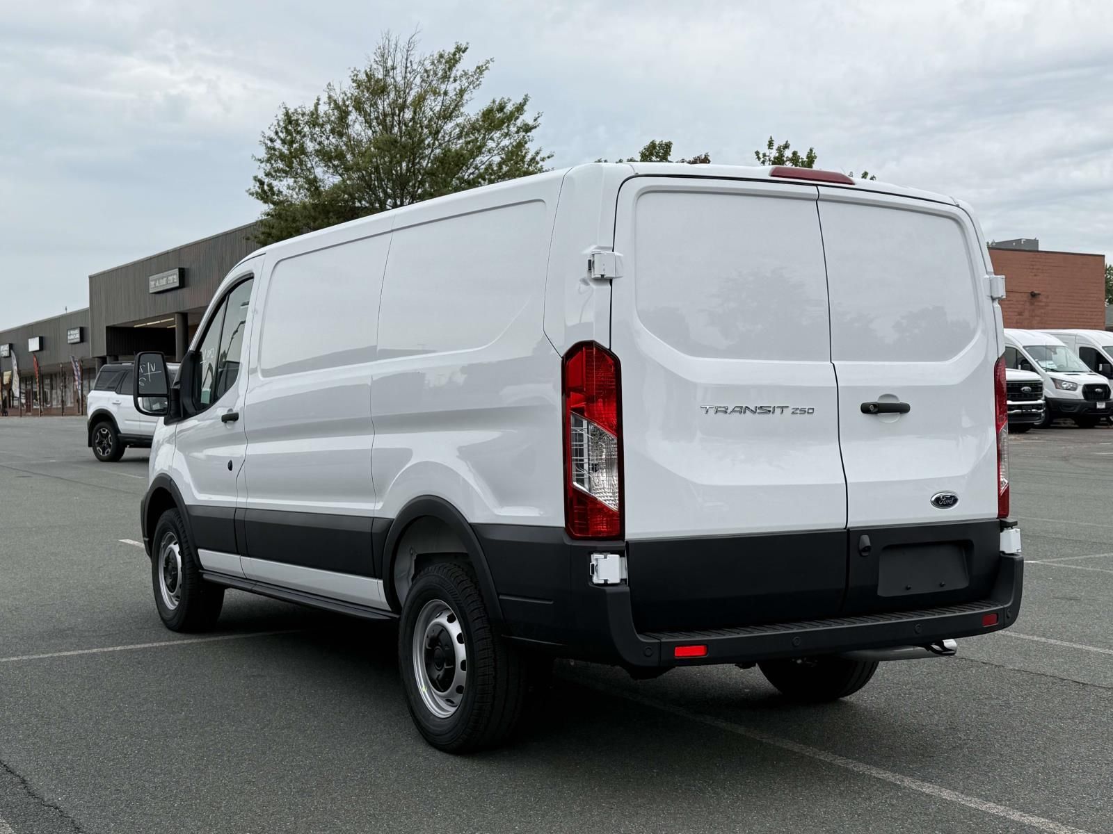 2025 Ford Transit photo 3