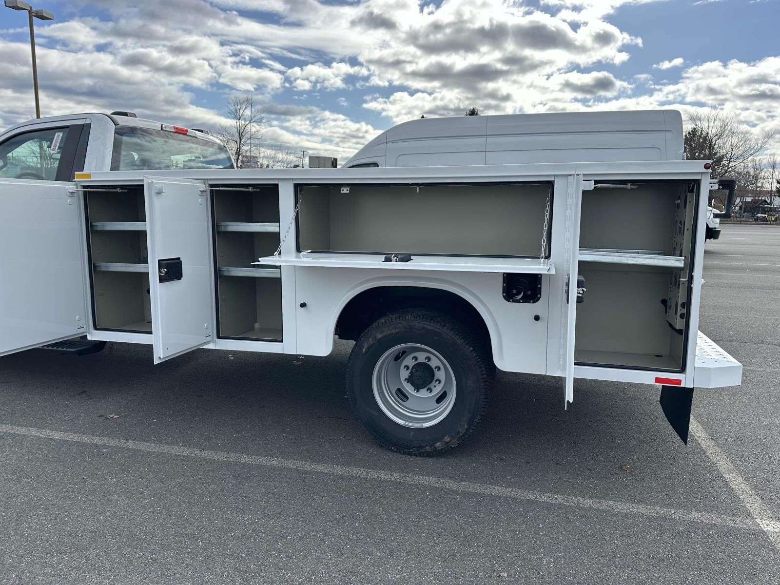 2024 Ford F-350 Super Duty Chassis Cab XL - Photo 10