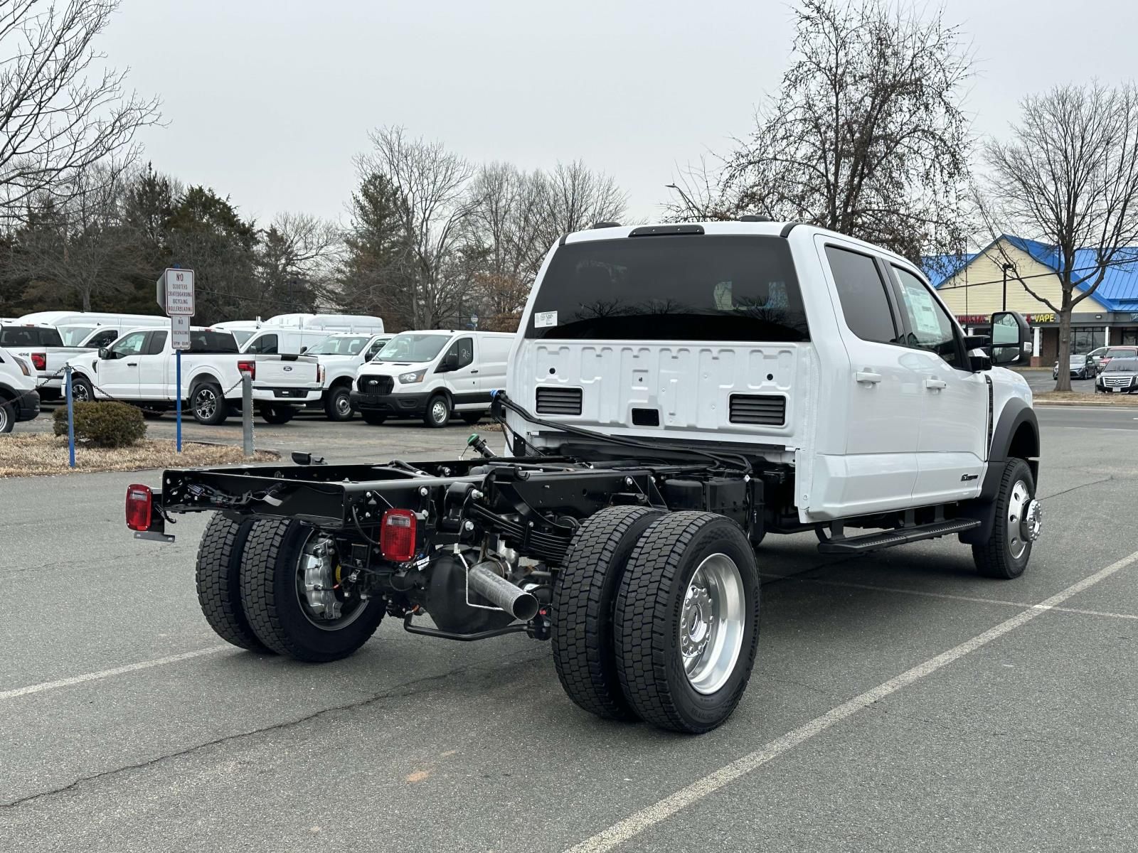 2025 Ford F-550 Lariat photo 2