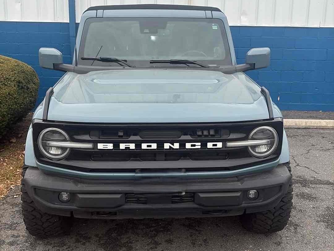 2021 Ford Bronco Outer Banks photo 2