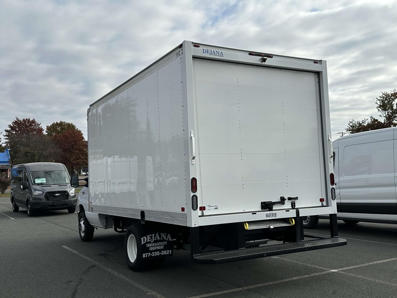 2025 Ford E-350 Base photo 4