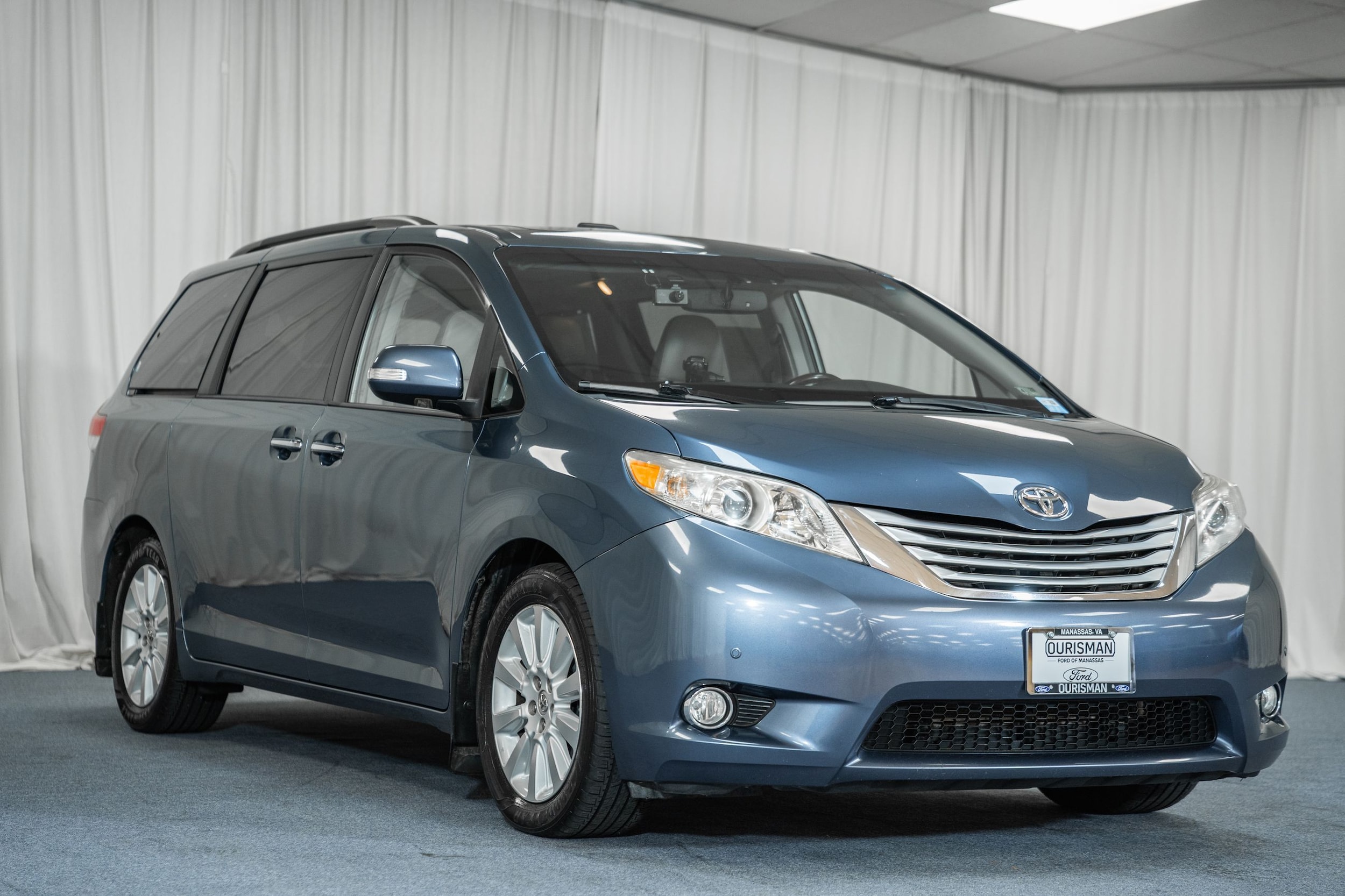 2014 Toyota Sienna Limited's photo