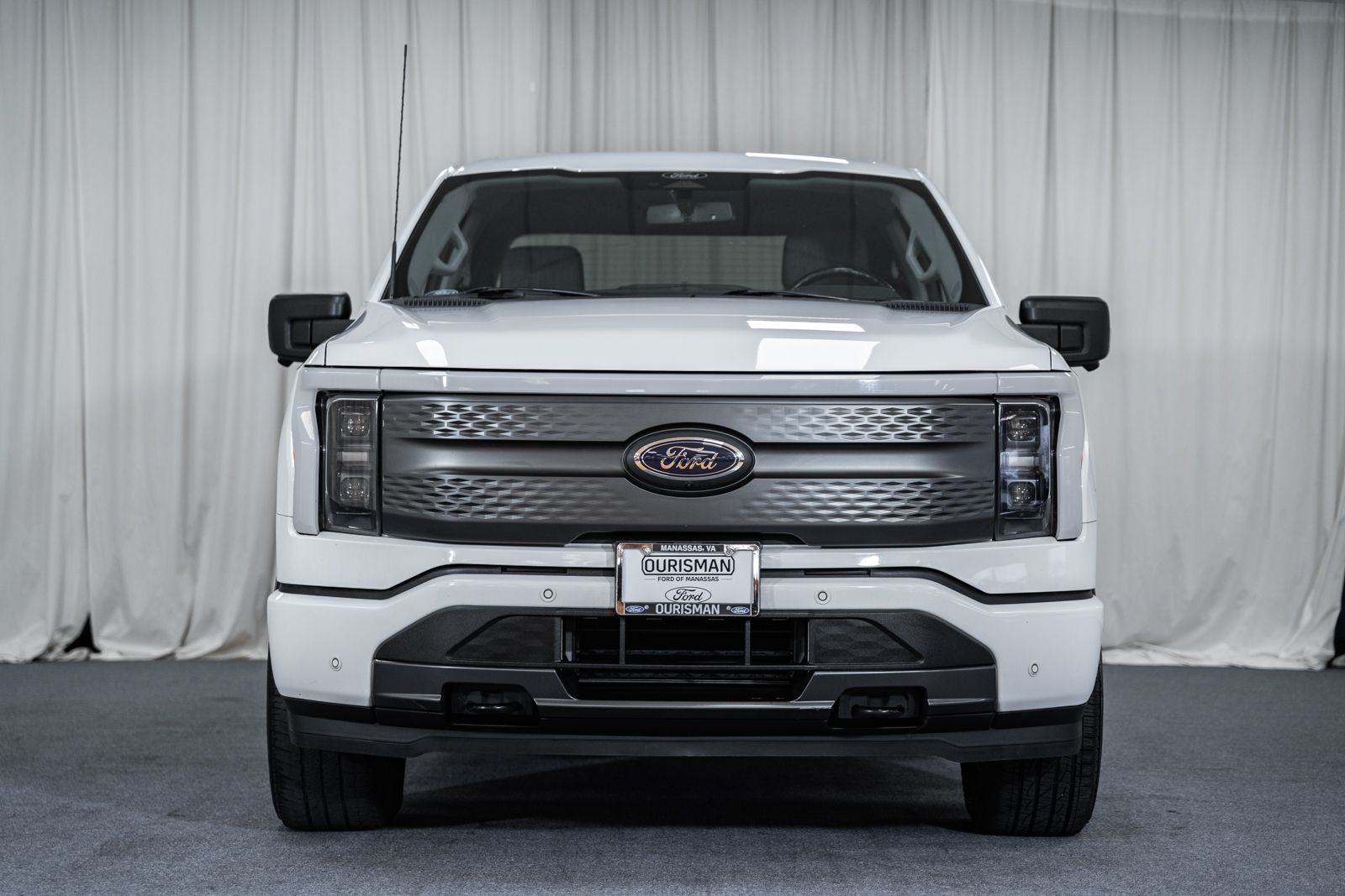 2022 Ford F-150 Lightning XLT photo 2