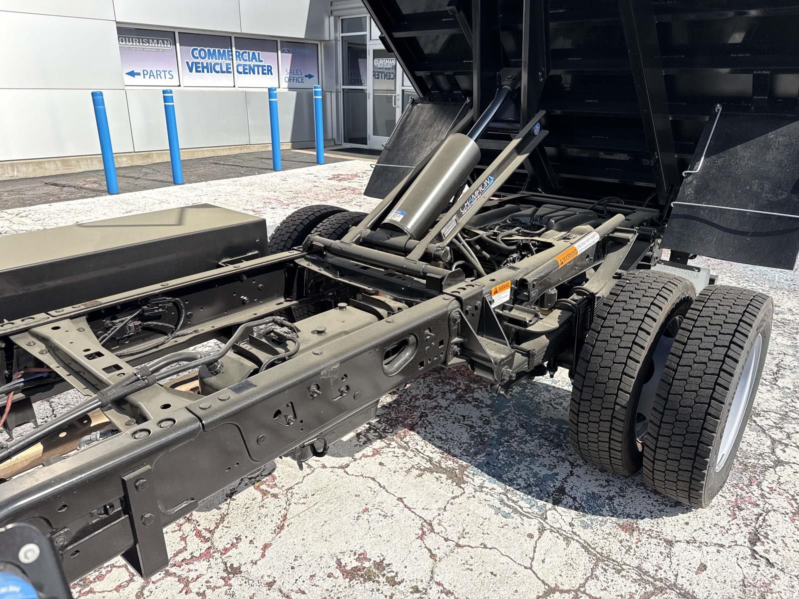 2025 Ford F-550 Super Duty Chassis Cab XL - Photo 12