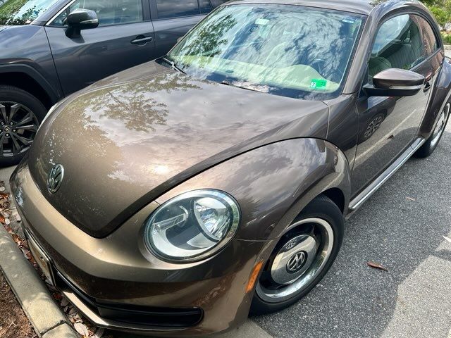 2013 Volkswagen Beetle 2.5L Auto's photo