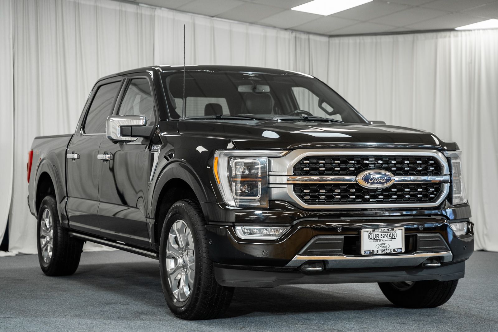 2023 Ford F-150 Platinum's photo