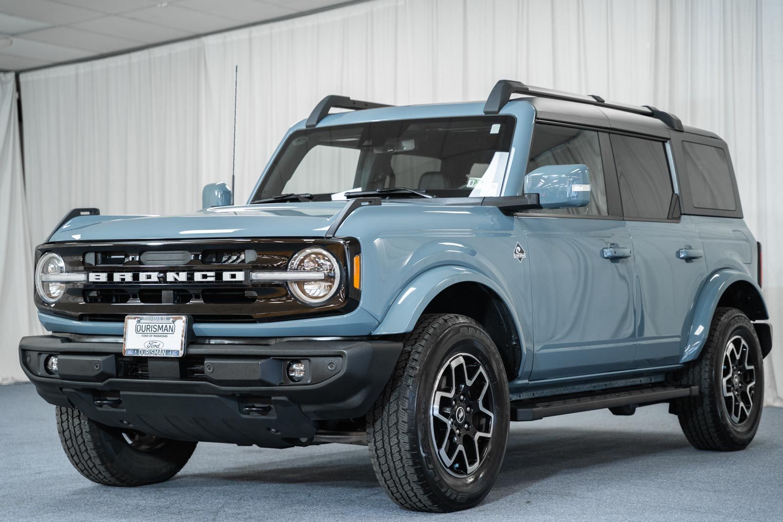 2023 Ford Bronco Outer Banks photo 3