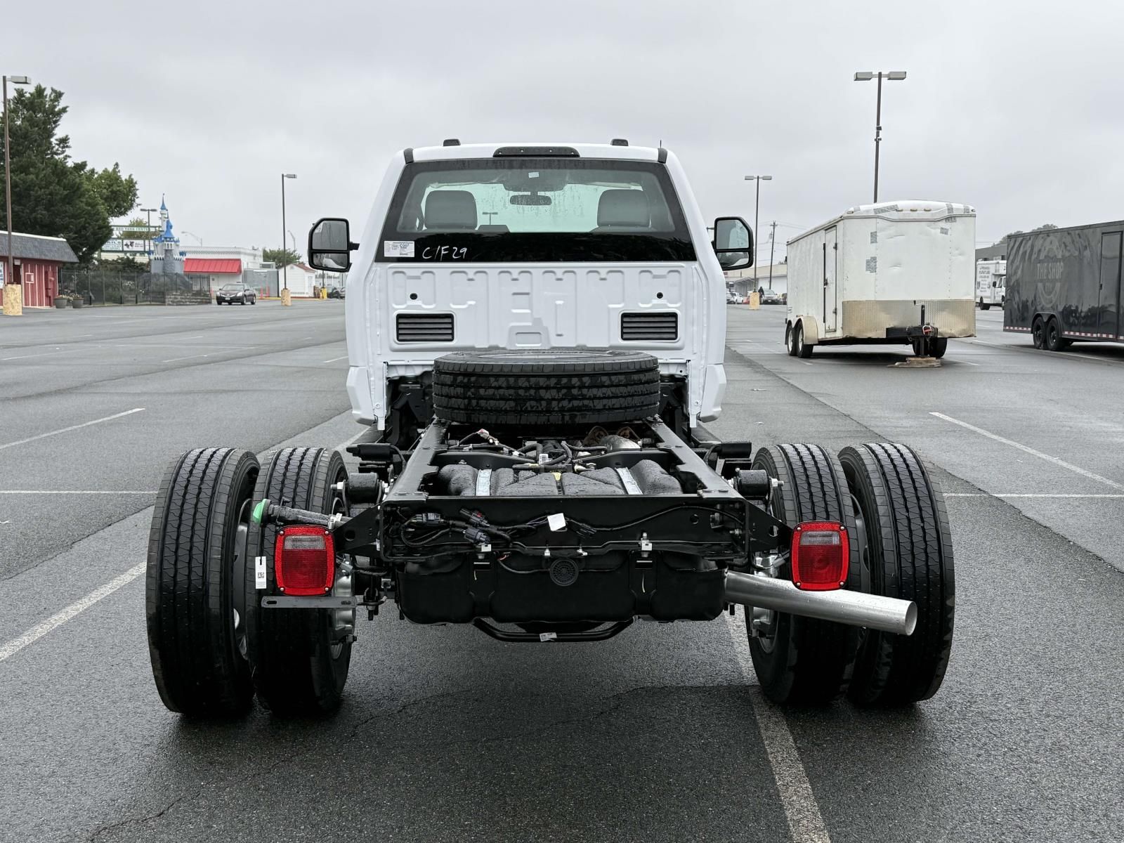2025 Ford F-600 photo 3