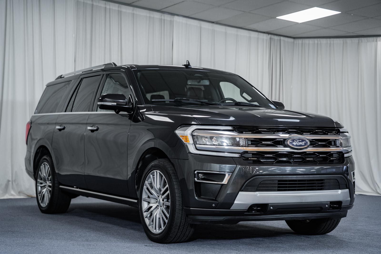 2022 Ford Expedition Limited's photo