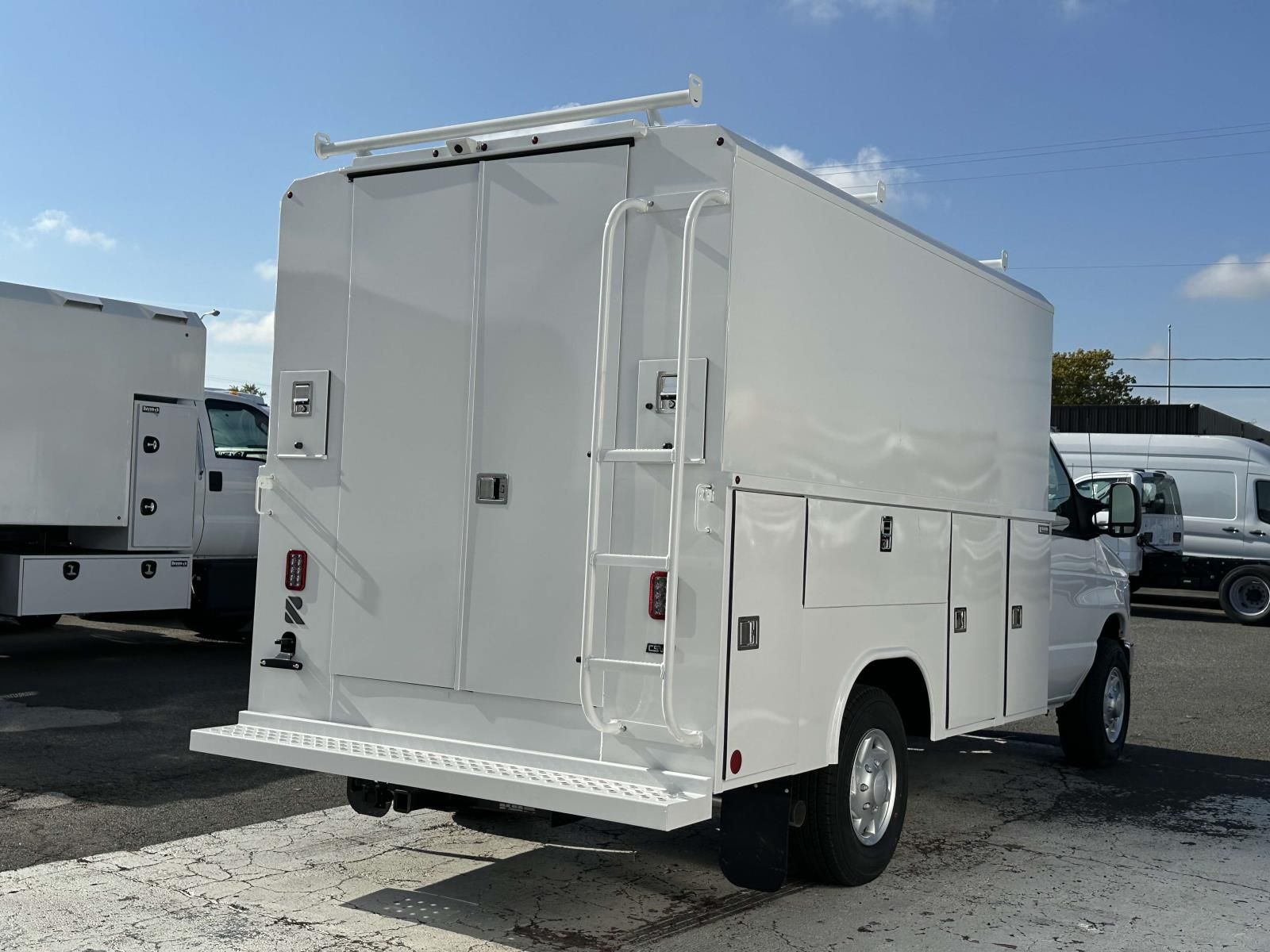 2025 Ford E-350 photo 2