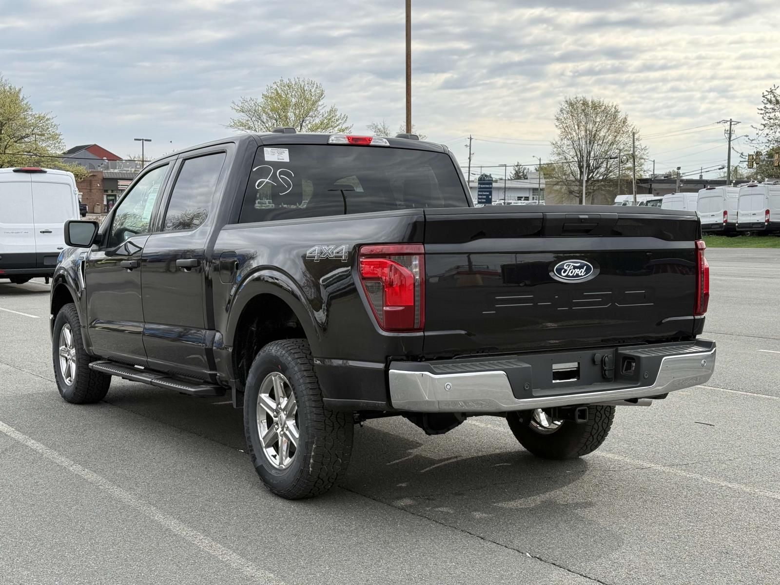 2025 Ford F-150 XLT photo 4