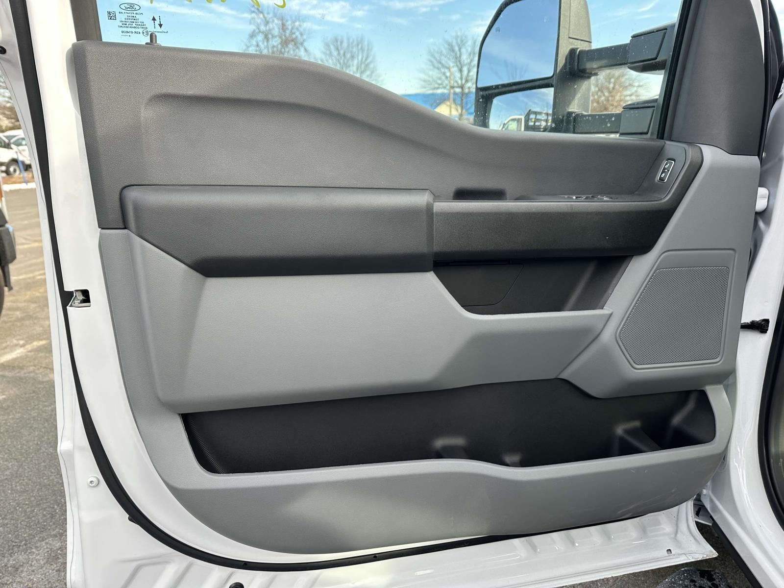 2024 Ford F-350 Super Duty Chassis Cab XL - Photo 8