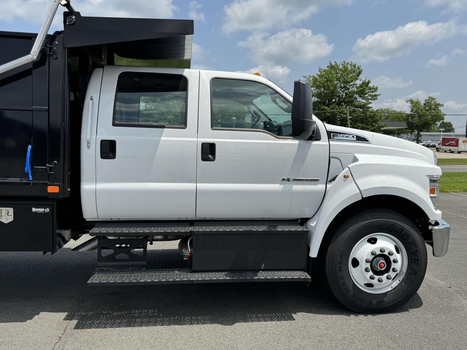 2025 Ford F-650 Base photo 2