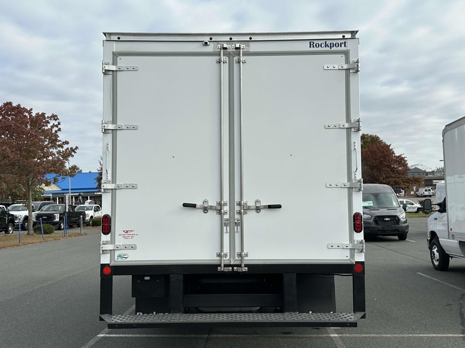 2025 Ford E-450 Cutaway photo 3