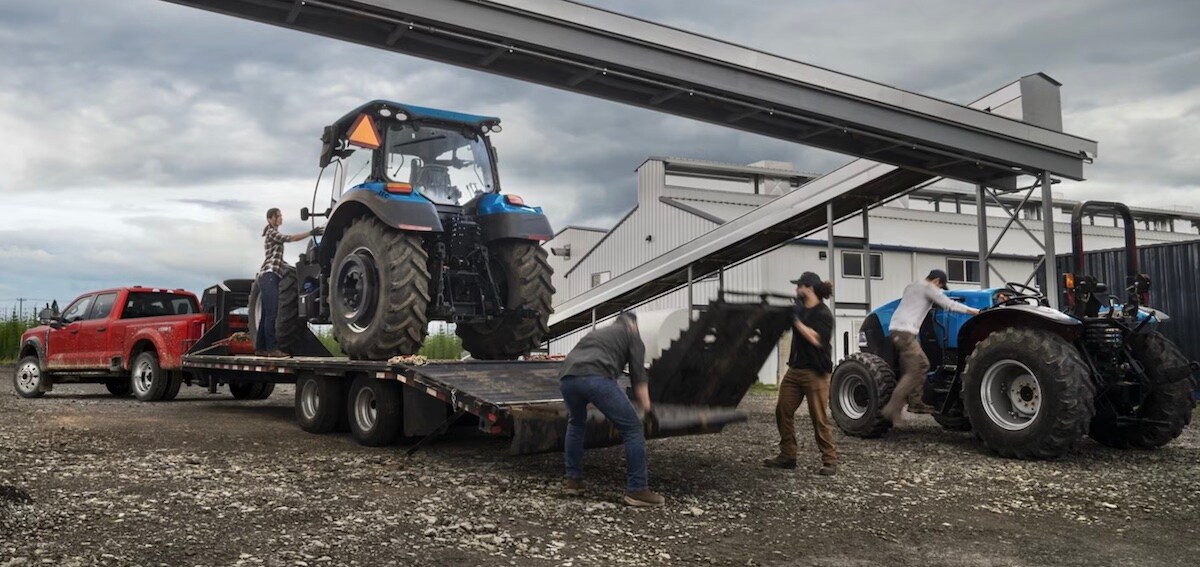 2023 Ford Super Duty Hauling