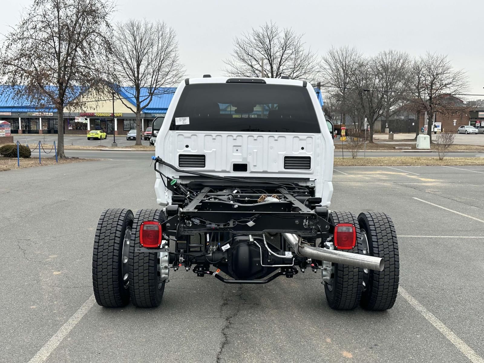 2025 Ford F-550 Lariat photo 3