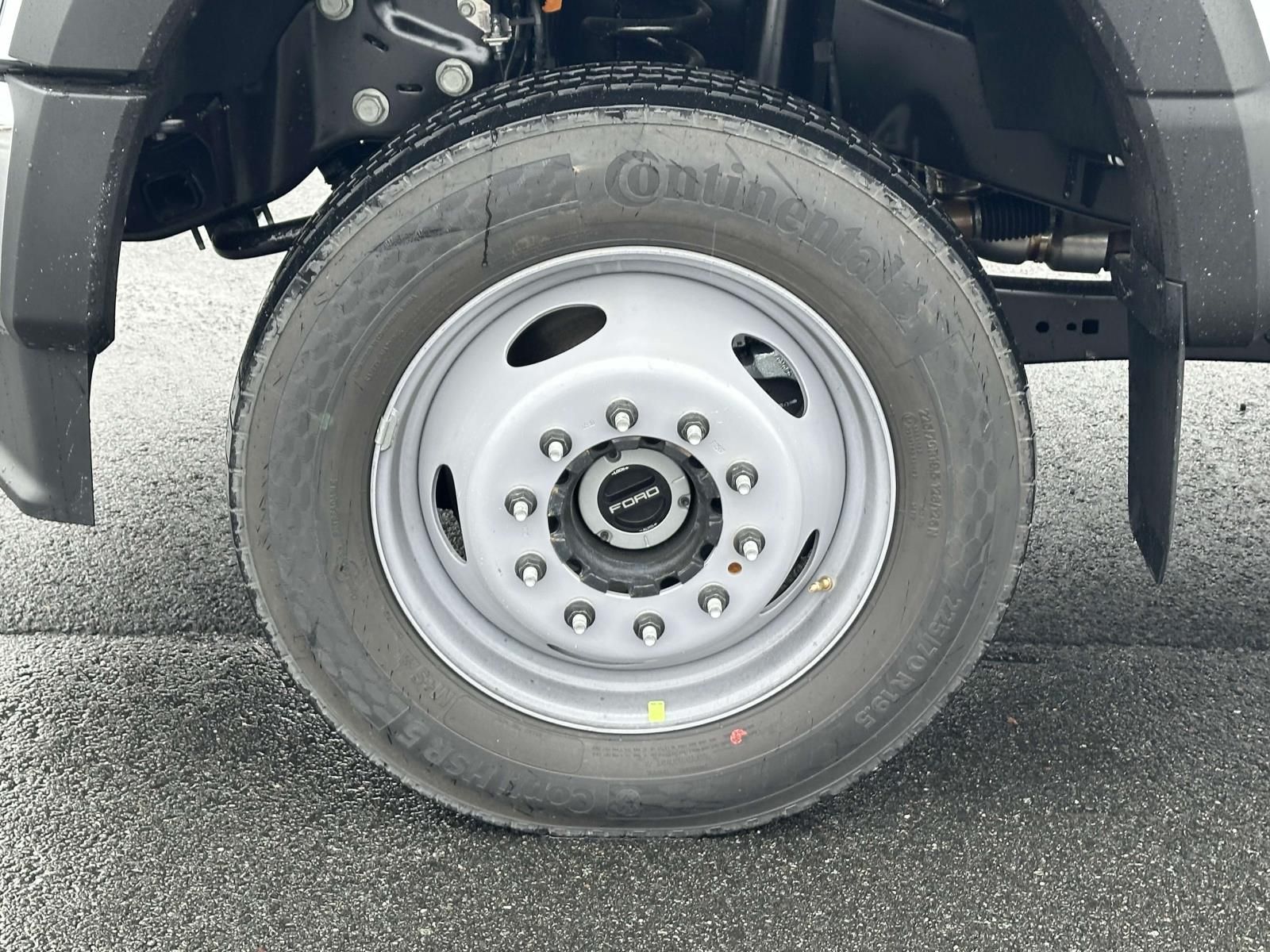 2024 Ford F-450 Super Duty Chassis Cab XL - Photo 7