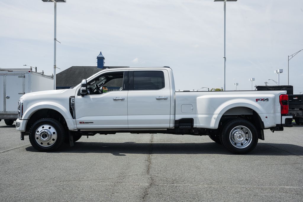 2024 Ford F-450 Platinum photo 3