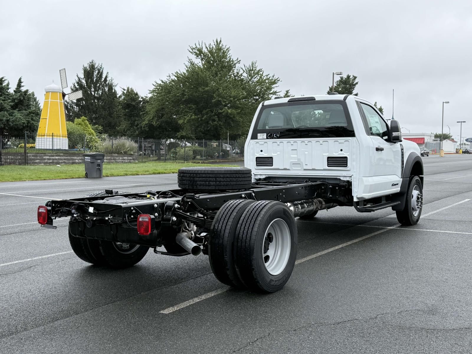 2025 Ford F-600 photo 2