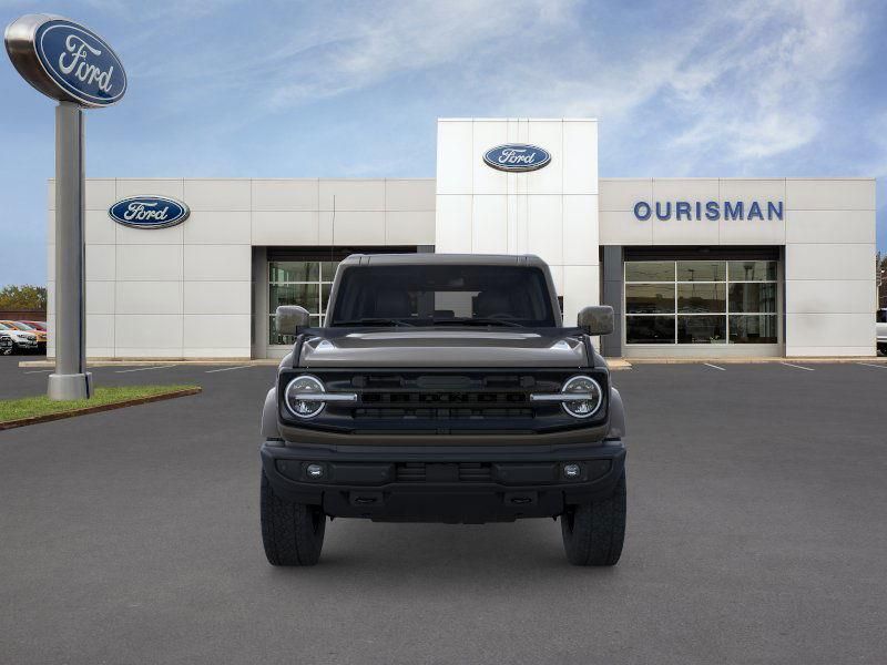 2025 Ford Bronco Outer Banks photo 2