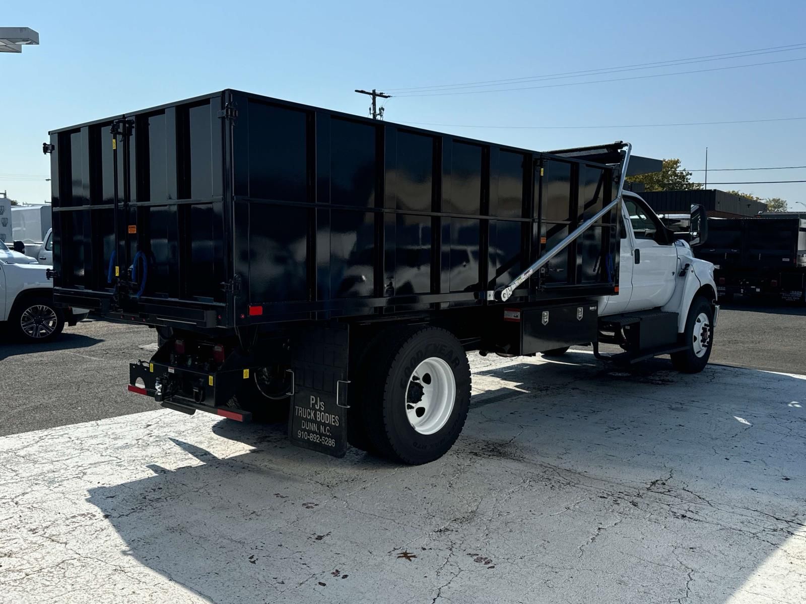 2025 Ford F-650 Base photo 2