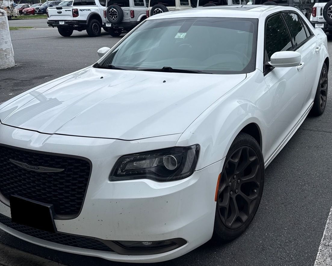 2016 Chrysler 300 S Alloy Edition's photo