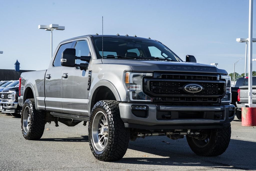 2021 Ford F-350 Super Duty Lariat's photo